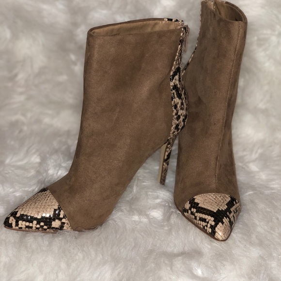 Pointed toe bootie - Picture 2 of 5